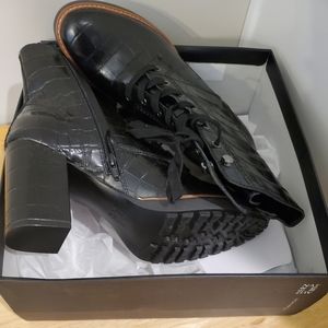 Naturalizer booties - never worn - ❤️